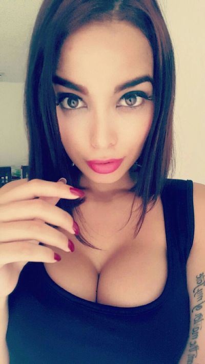 Brunette Escort in Richmond Virginia