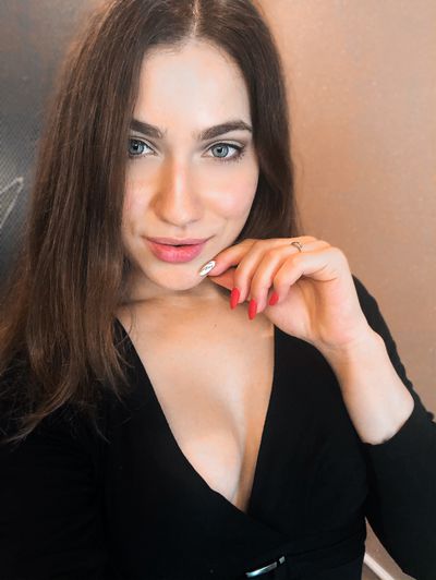 Maria Pierce - Escort Girl from Cary North Carolina