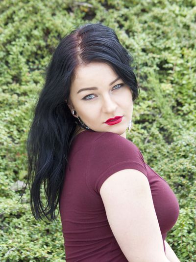 Lolla Rhodes - Escort Girl from Rockford Illinois