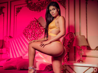 Nancy Louna - Escort Girl from Rockford Illinois
