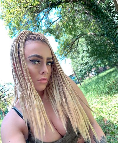 Katie Wright - Escort Girl from Cary North Carolina