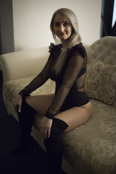 Kelly Clarke - Escort Girl from Pueblo Colorado