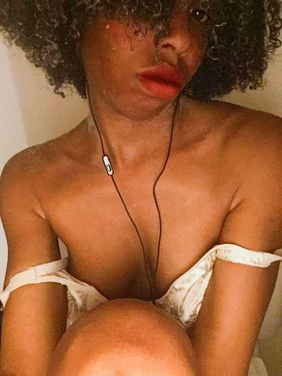 Caucasian Escort in Sterling Heights Michigan