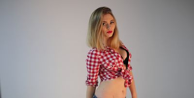Phyllis Mayers - Escort Girl from Huntington Beach California